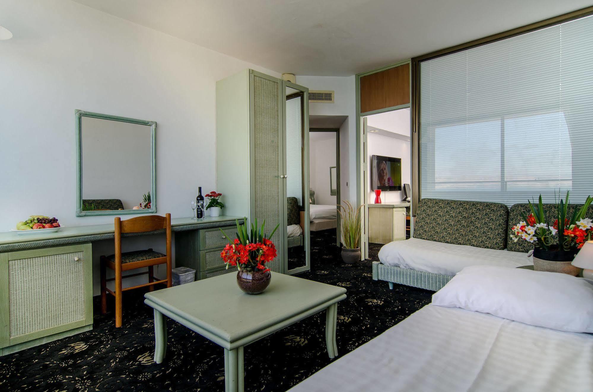 Club Hotel Tiberias - Suites Hotel Esterno foto